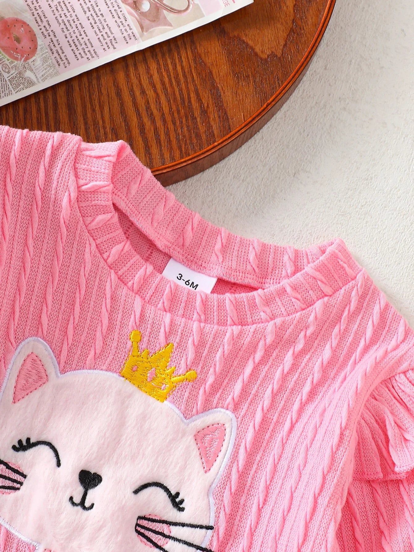 Baby Girl Soft Knit Fabric Set for Spring and Autumn, Pink Crown Cat Embroidery Top with Ruffled Cuffs and Pants, Outdoor Outfit